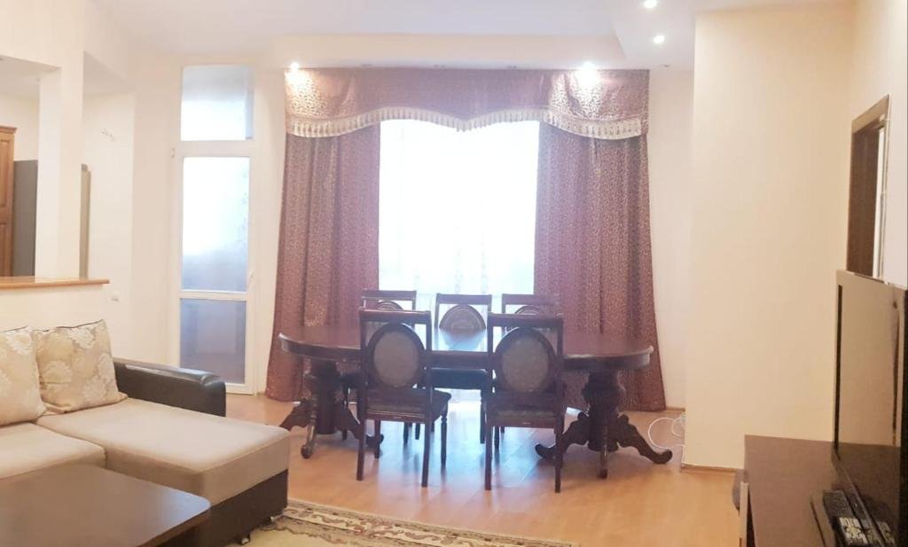 Алматы: Apartment on Prokofyev 148