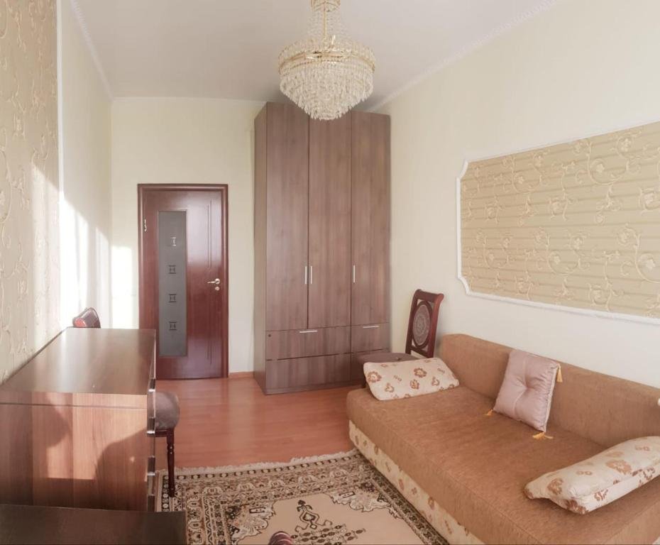 Алматы: Apartment on Prokofyev 148