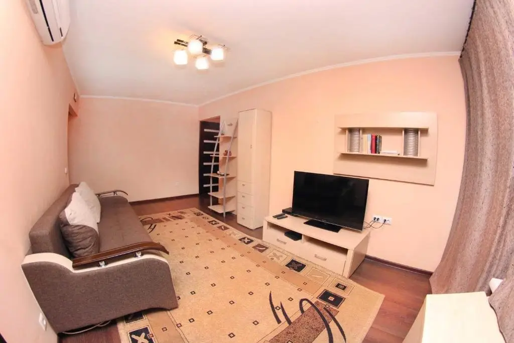 Алматы: Apartment on Nazarbayev 43