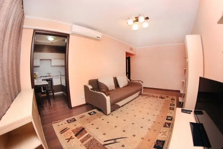 Алматы: Apartment on Nazarbayev 43