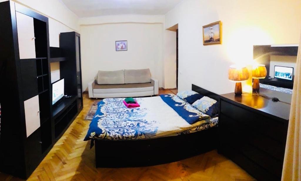 Алматы: Apartment on Aiteke Bi 88