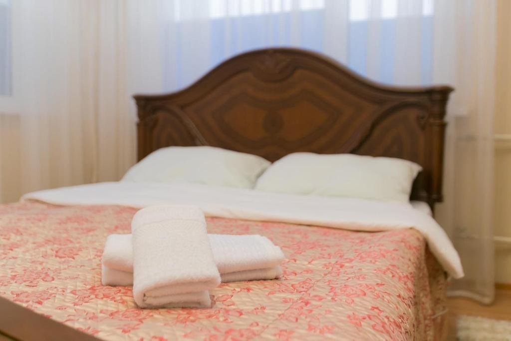 Астана: 2 bedroom apartment on Sarayshyq st 9