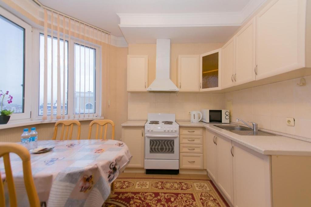 Астана: 2 bedroom apartment on Sarayshyq st 9