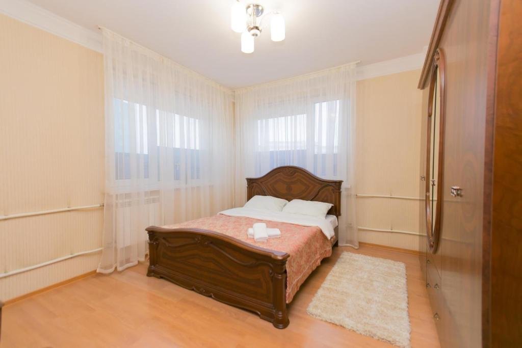 Астана: 2 bedroom apartment on Sarayshyq st 9