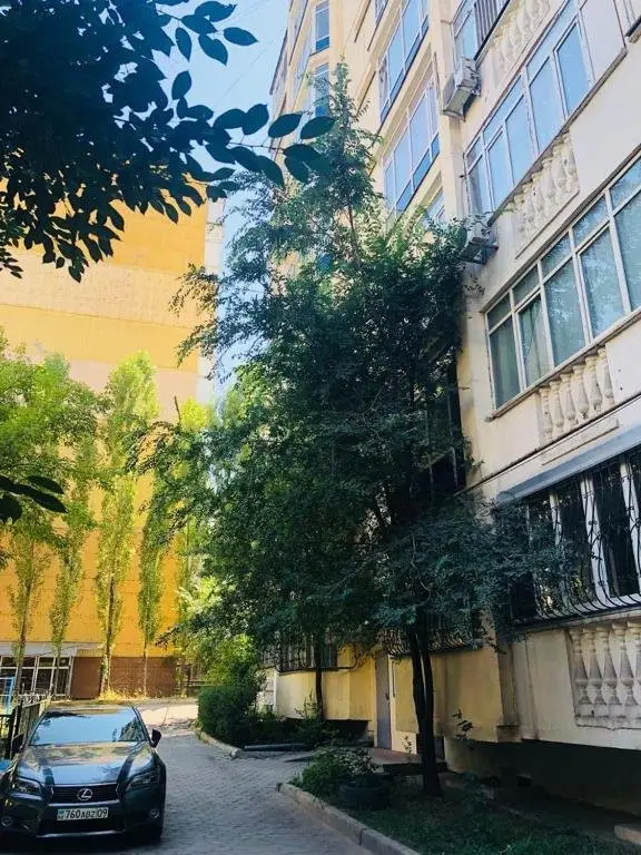 Алматы: Apartment on Teplichnaya 12/18