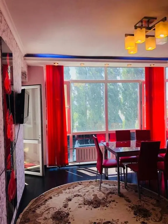 Алматы: Apartment on Teplichnaya 12/18