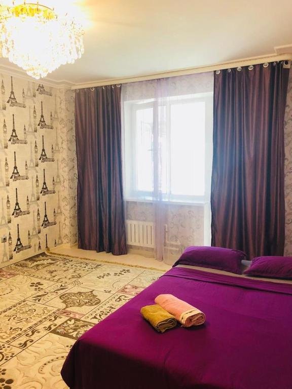 Алматы: Apartment on Teplichnaya 12/18