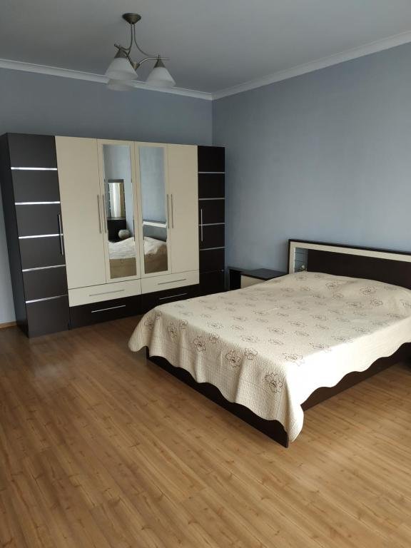 Алматы: Apartment on Solodovnikov 21e