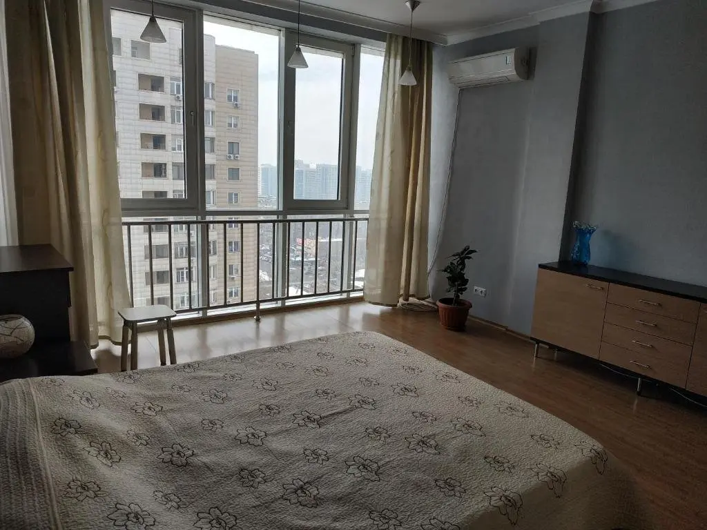 Алматы: Apartment on Solodovnikov 21e