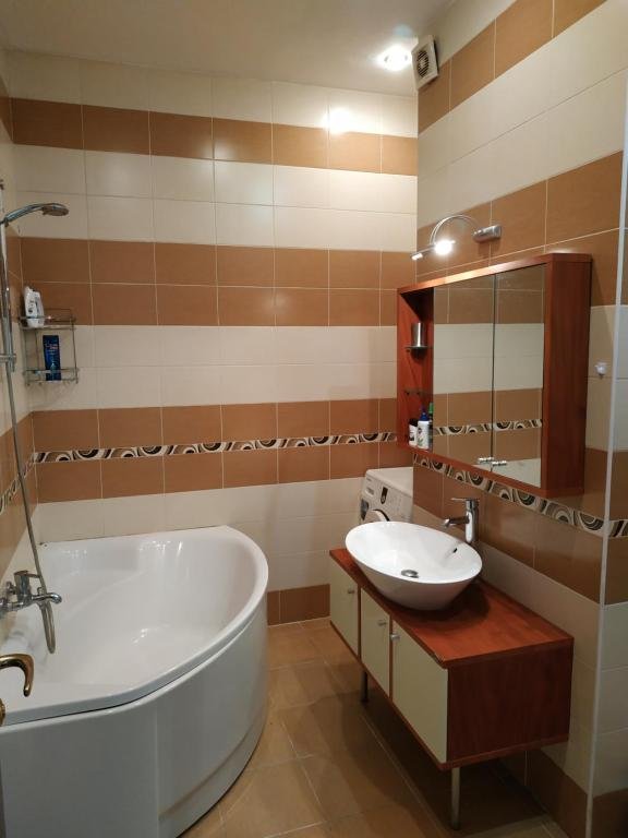 Алматы: Apartment on Solodovnikov 21e