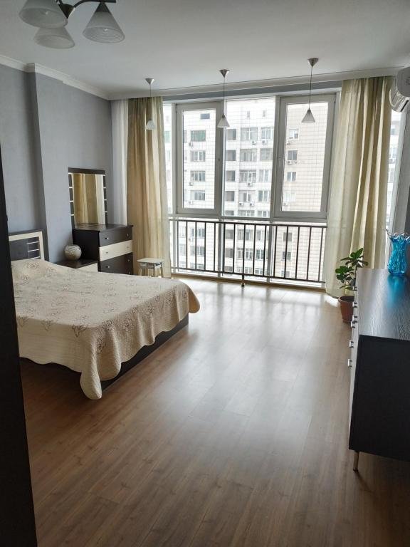 Алматы: Apartment on Solodovnikov 21e