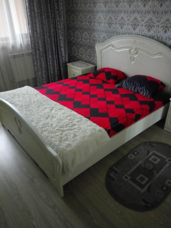 Алматы: Apartment on Shevchenko 99
