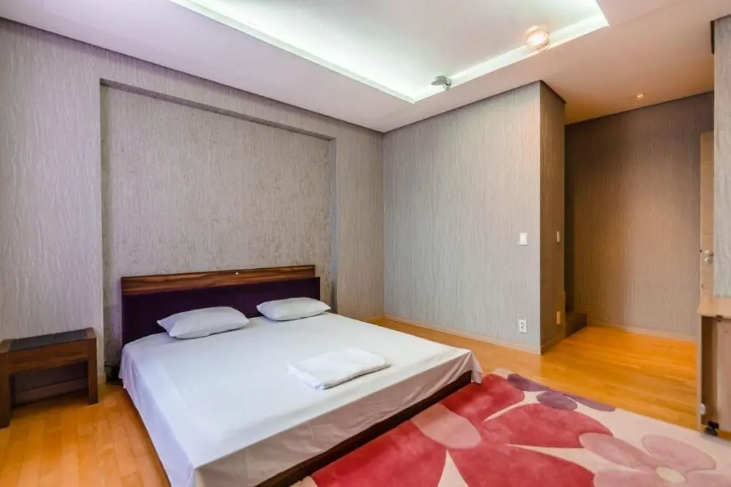 Астана: Apartment on Baytursynova 1