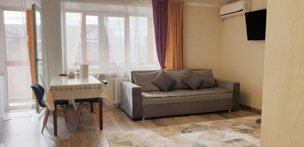 Усть-Каменогорск: ApartLux on Krylova Street