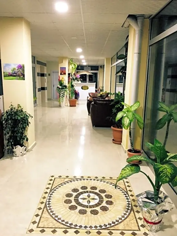 Тосия: Miray Otel