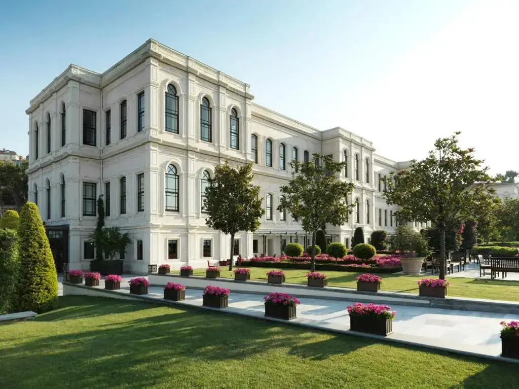 Four Seasons Hotel Istanbul at the Bosphorus — фото 1