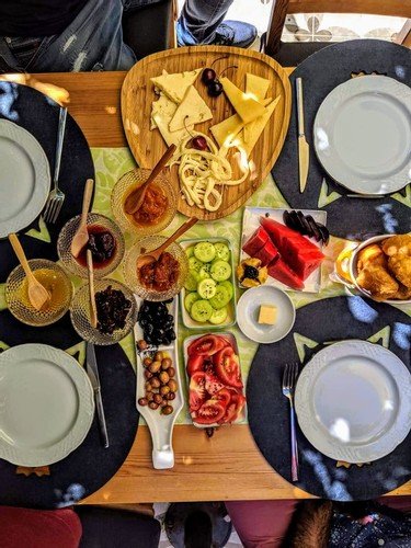 Чешме: Lilyum Alaçatı