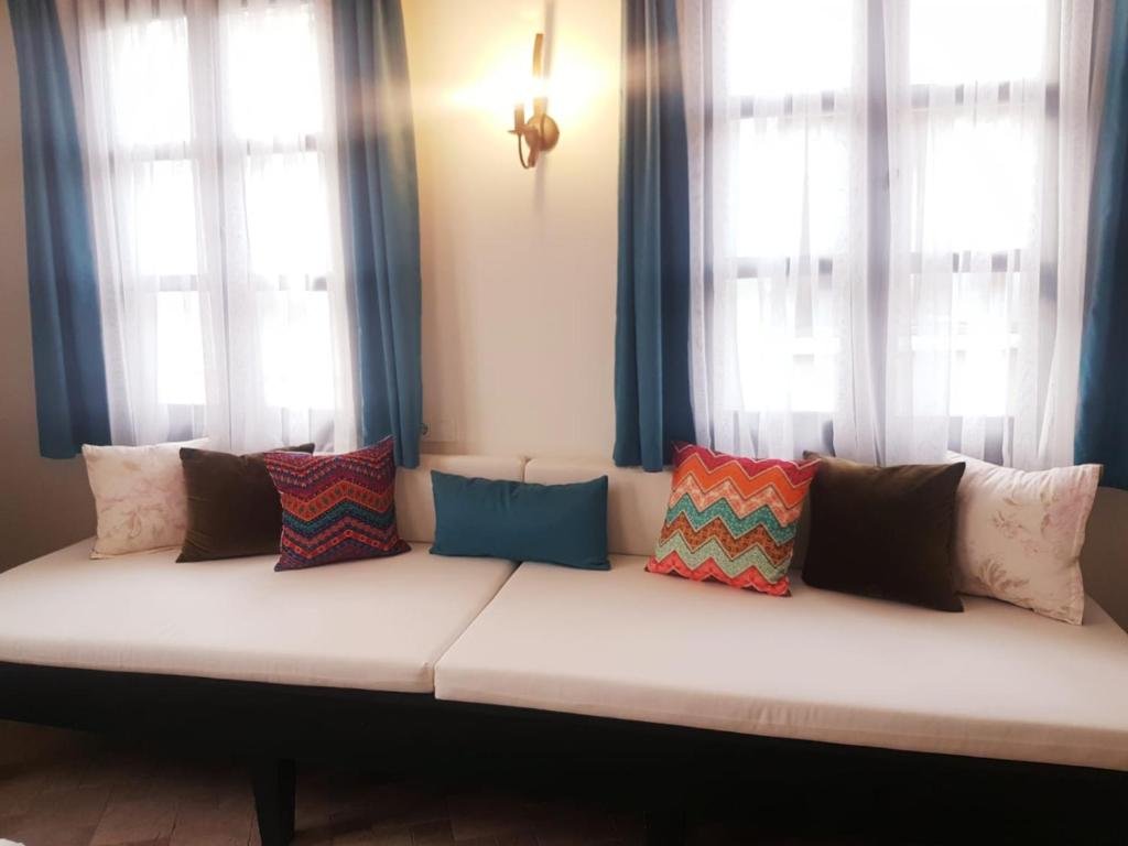 Айвалык: Ayvalik Rebetiko Otel