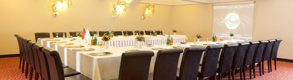 Измир: Susuzlu Atlantis Hotel