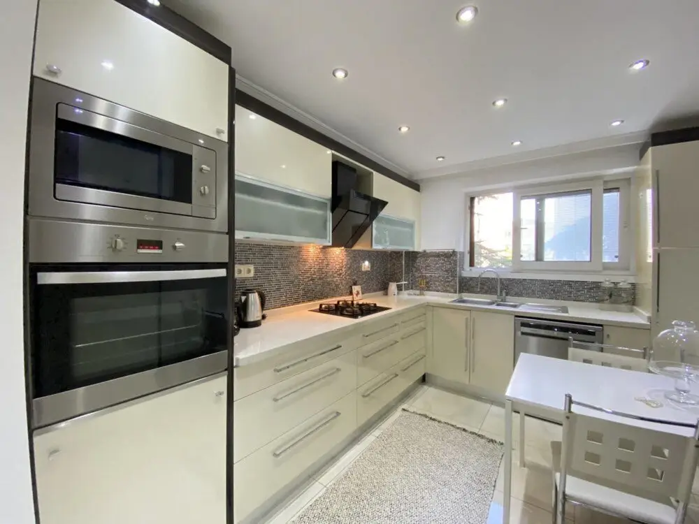 Стамбул: Missafir Stunning Flat with Terrace in Caddebostan