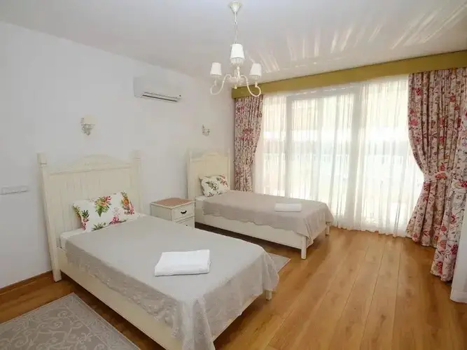 Тургутрейс: Villa Beaton