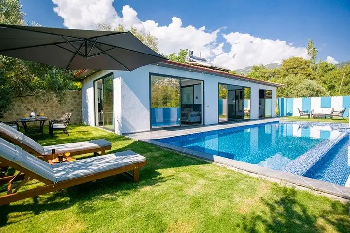 Исламлар: Villa Liz