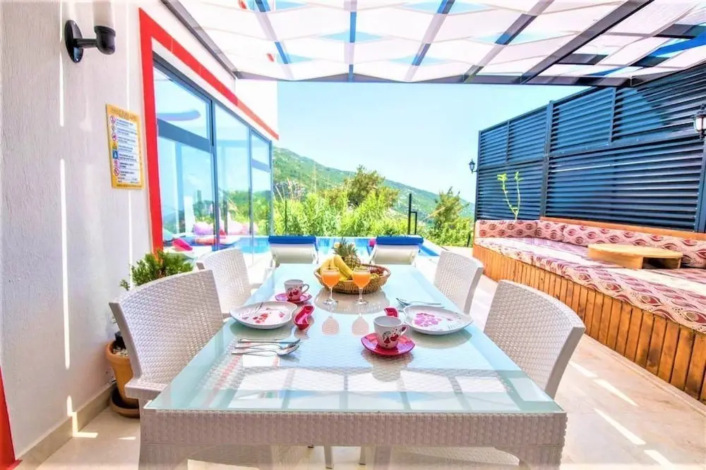 Исламлар: Villa Love