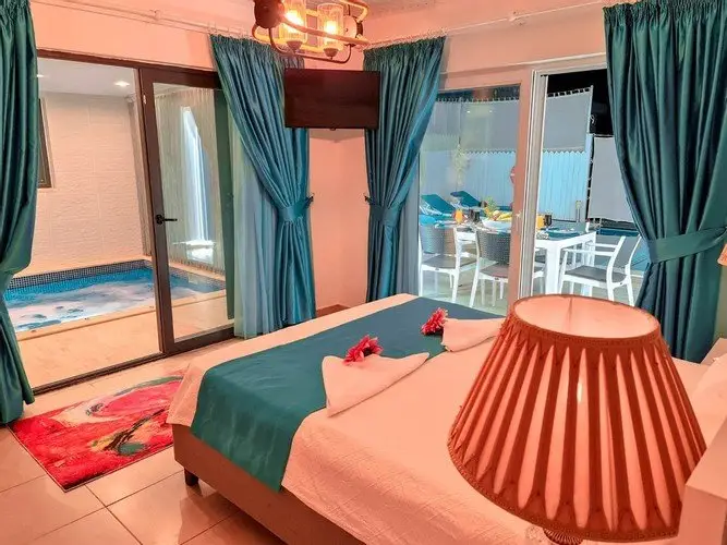 Исламлар: Villa Armada