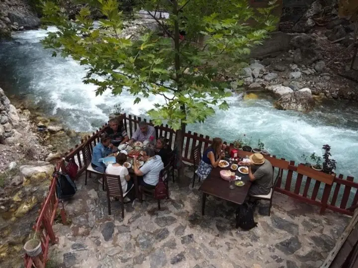 Buyukcakir: Kapuzbaşı Şelalesi Baştürk dinlenme tesisleri