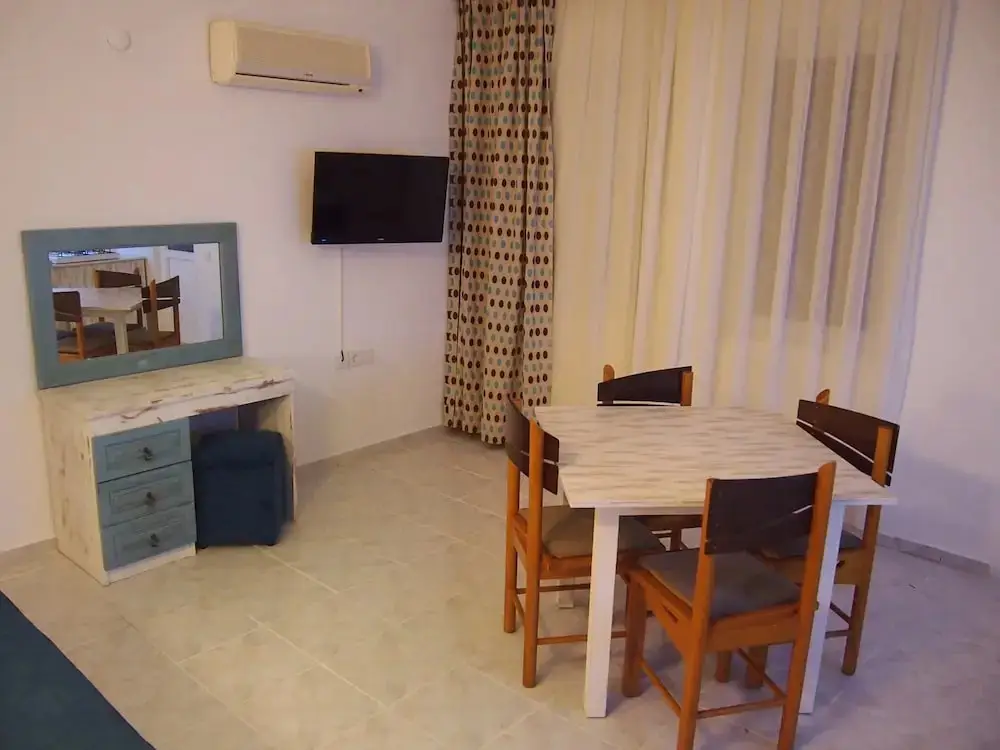 Ozcem Apart Hotel — фото 1