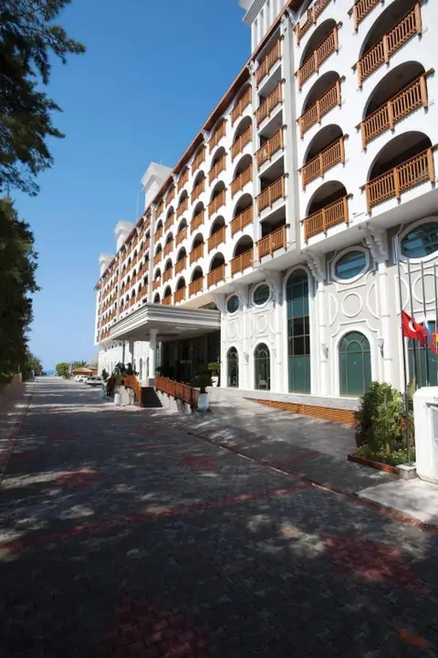 Quattro Beach Spa & Resort Hotel — фото 1