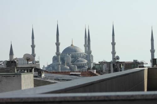 Стамбул: Rain Apart & Hotel Sultanahmet