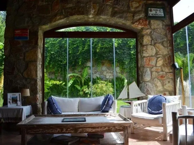 Битез: Villa Palmira