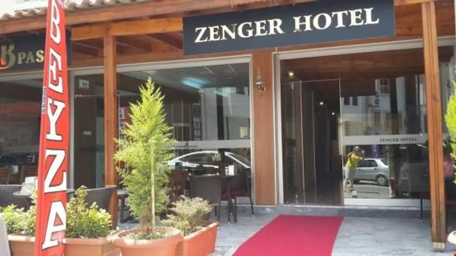 Zenger Hotel — фото 1