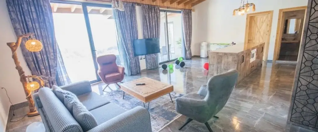 Исламлар: Villa Achyle