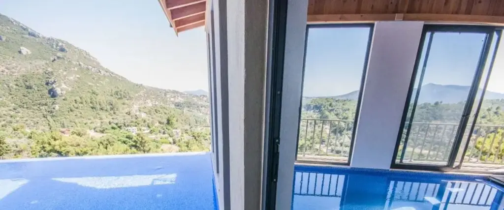 Исламлар: Villa Achyle