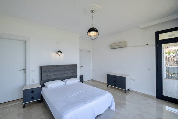 Fethiye'de Doğa Manzaralı Lüks Villa — фото 1