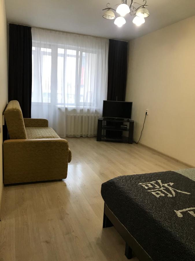 Киров: Apartments in Kirov Orlovskaya 4