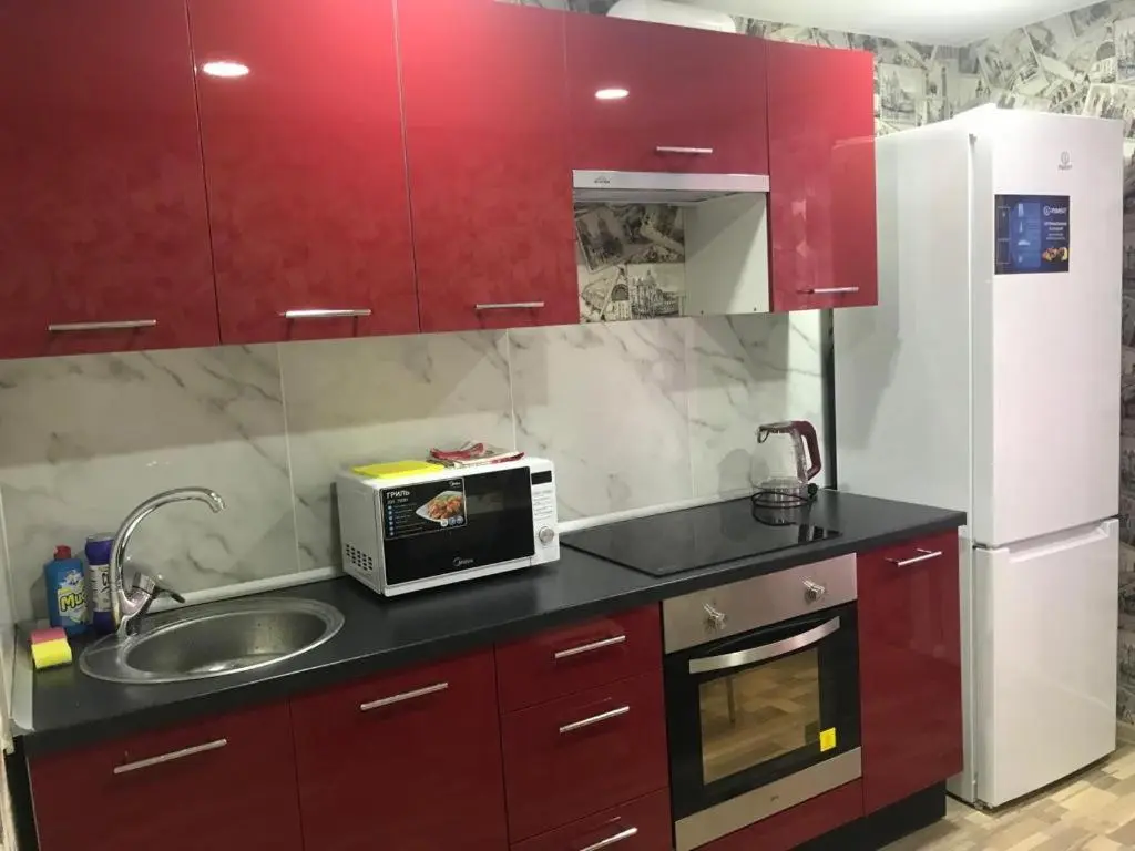 Киров: Двухкомнатная квартира Октябрьский проспект 153