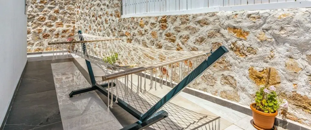 Исламлар: Villa Neon