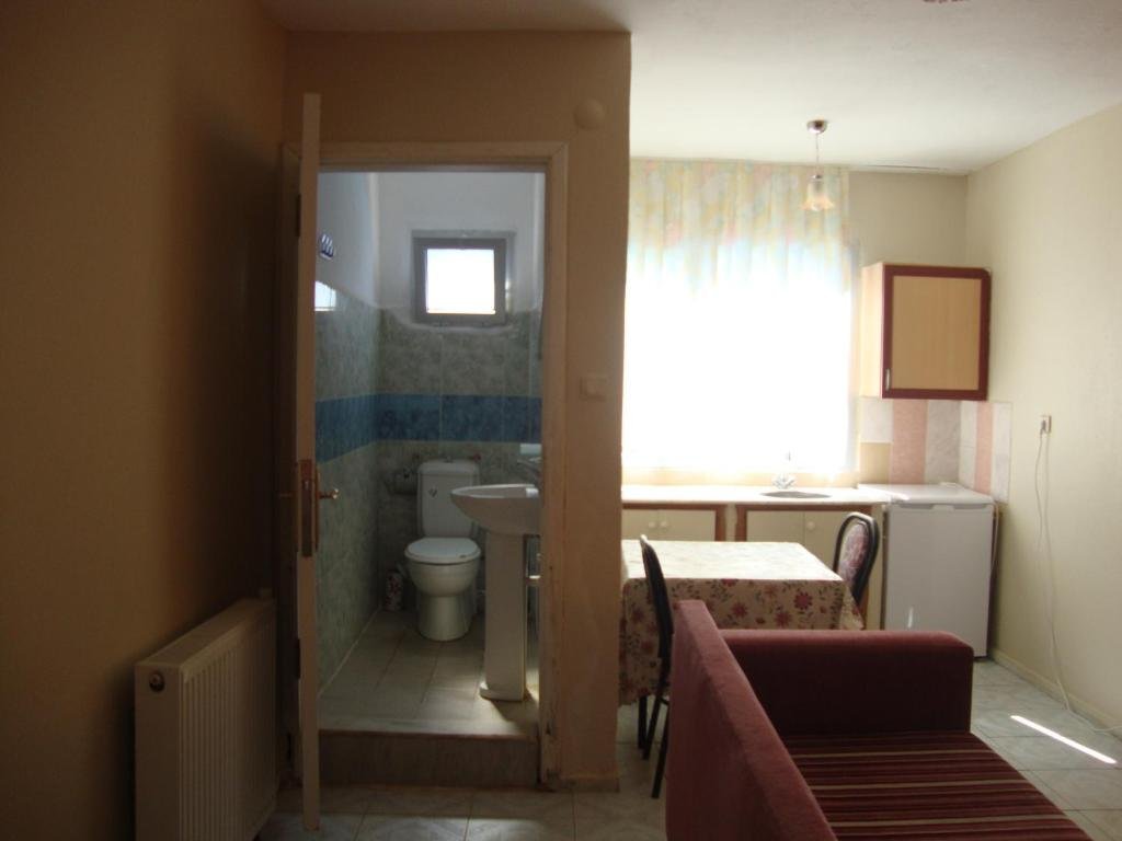 Гюмюльдур: Degerli Motel