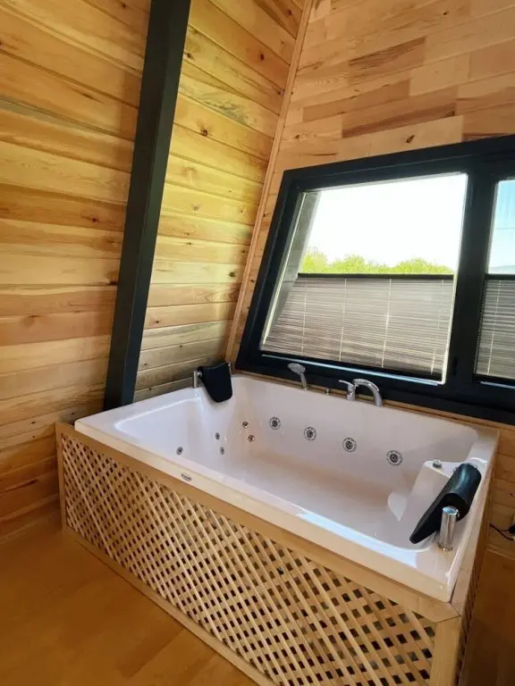 Сакарья: Bungalow With Pool Jacuzzi in Bedroom in Sapanca