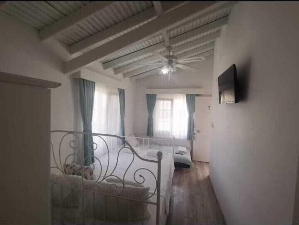 Гунейли: Holifera Hotel