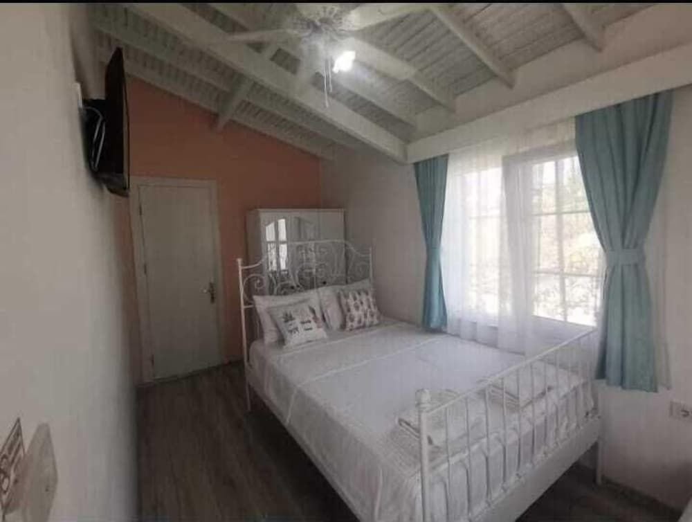 Гунейли: Holifera Hotel