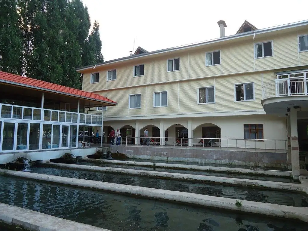 Испарта: Alanlar Alabalik ve Otel