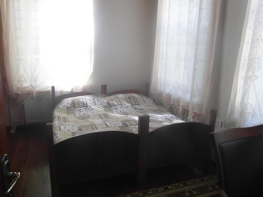 Кютахья: Frig Evi