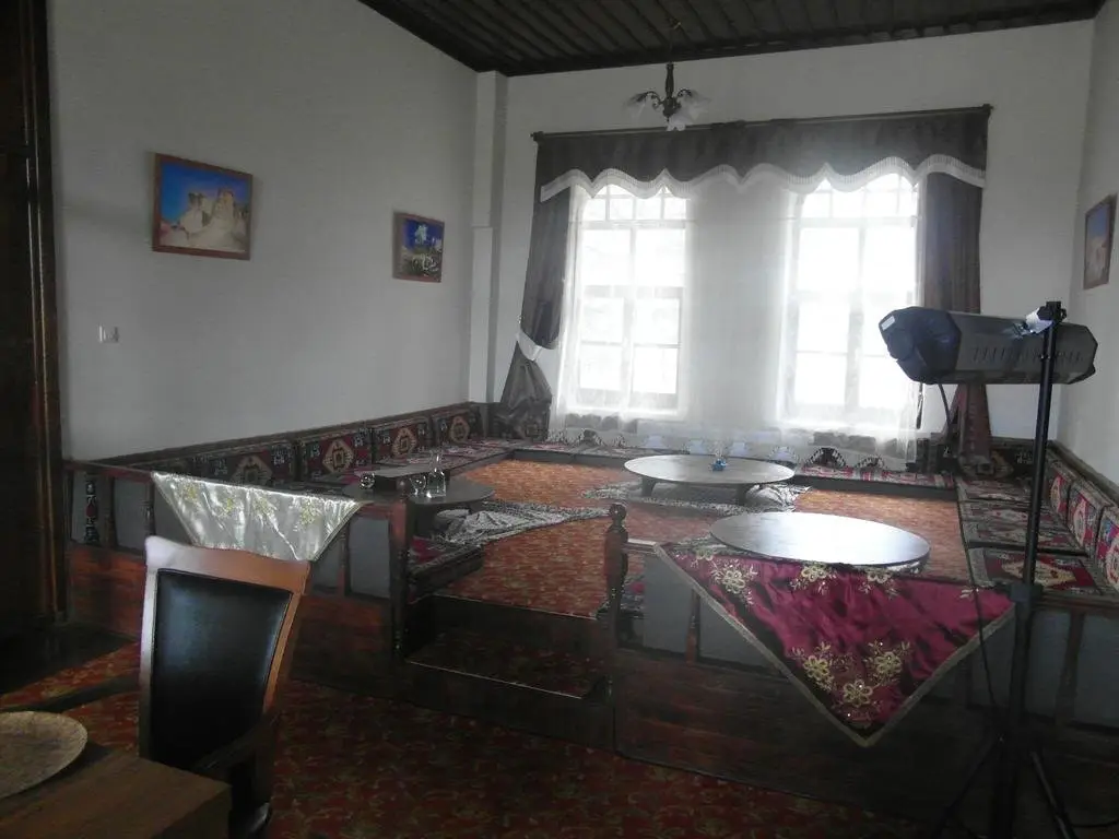 Кютахья: Frig Evi