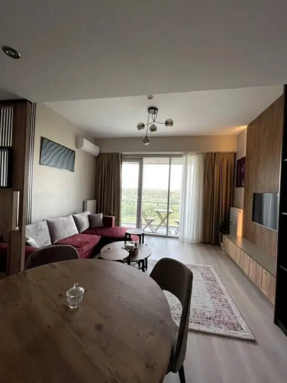 Стамбул: Modern 1 1 Apartment w Terrace Near Mail of IST