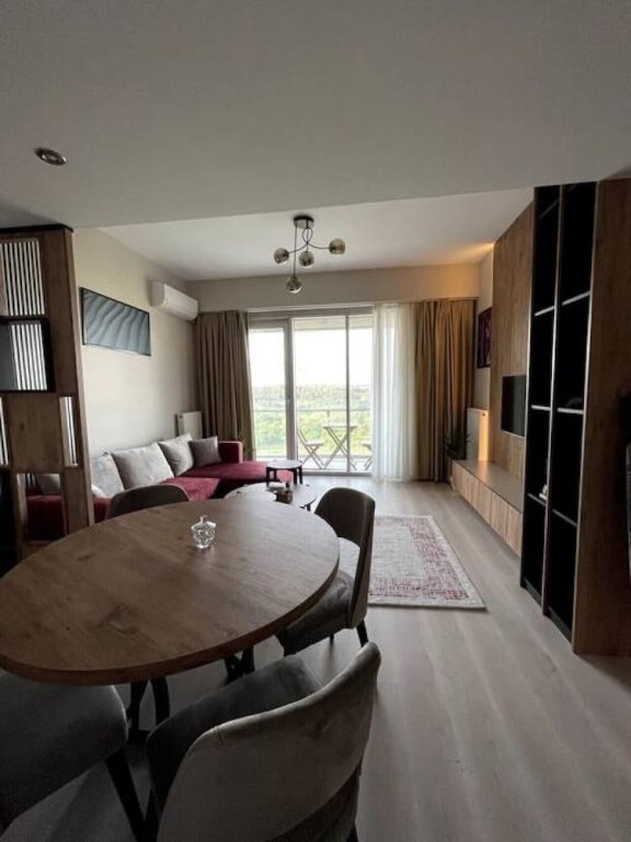 Стамбул: Modern 1 1 Apartment w Terrace Near Mail of IST