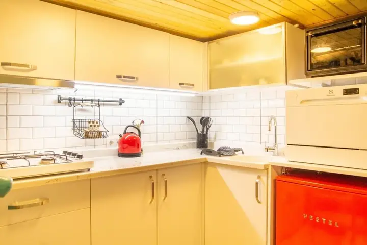 Измир: Central and Colorful Studio Flat in Alsancak